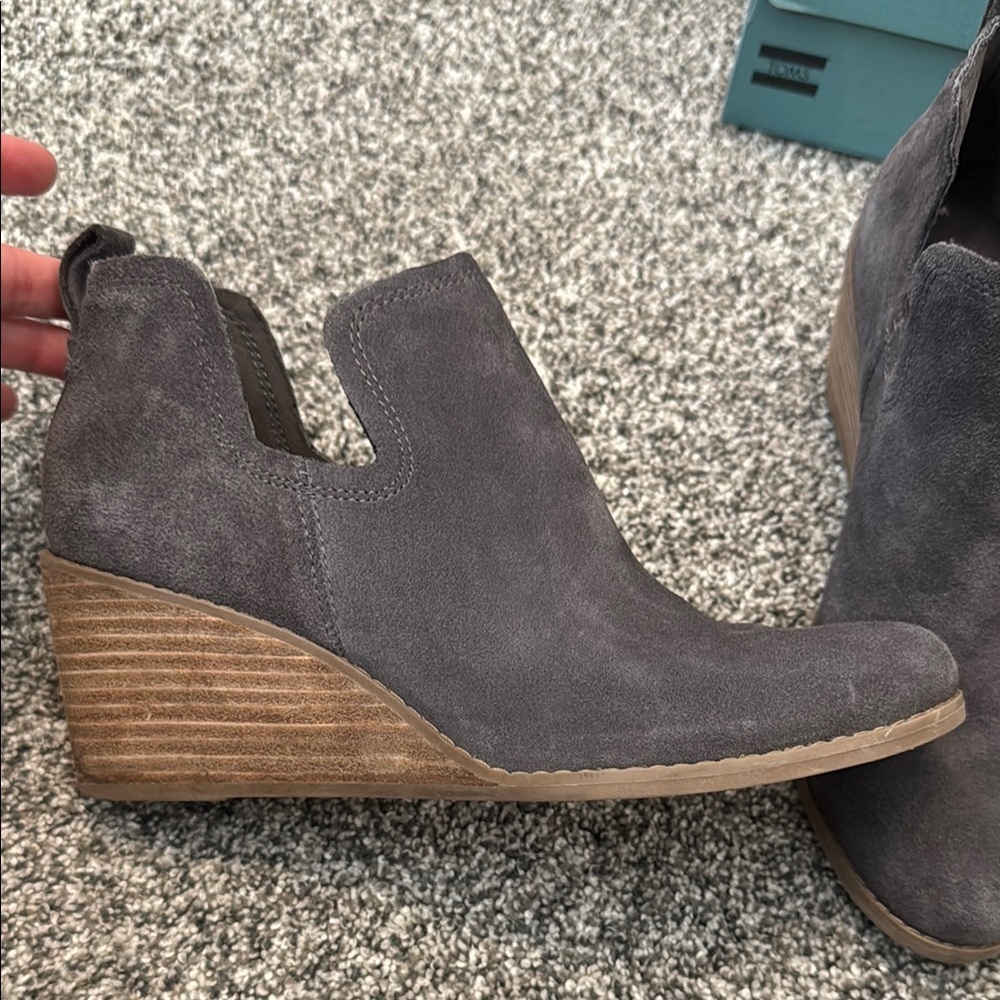 TOMS Women’s Kallie Suede Boots - Picture 5 of 7
